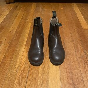 Blizzard Deal! Blundstone Women’s Walnut Brown Chelsea Boots 8.5 US